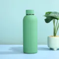 Mintgrüne edelstahl doppelwandig vakuum isolierte trinkflasche für outdoor sport aktivitäten. - 500ml / Minzgrün