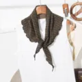 Chique bruine geruite kleine driekhoekige sjaal, veelzijdige nekdecoratie sjaal voor vrouwen. - Retro Ruitstijl (744)
