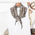 Koreaans artistieke bloemige driehoekige sjaal, veelzijdige nekdecoratie, lichtgewicht accessoire. - Beige Klein Bloemen (747)