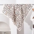Foulard Carre en Satin Imprime Leopard 90cm Elegant Foulard de Cheveux Accessoire Mode - Classique Imprimé Léopard Matériau Satin Style (#470) / 90x90cm