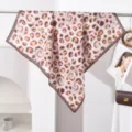 Foulard en soie carré 90cm imprimé léopard, bandeau élégant, châle chic et accessoire polyvalent. - Classique Léopard Texture Soyeuse Drapé Style (#472) / 90x90cm