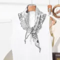 Zwart-witte bloemen driehoekige sjaal in Koreaanse stijl, prachtig mode accessoire voor dames. - Zwart Wit Bloemen (751)