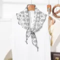Koreaanse stijl bloemige driehoekige sjaal, veelzijdige haarband en nekdecoratie. - Zwart Wit Artistiek Bloemen (753)