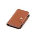 Elegante tarjetero de piel marrón con cierre de botón, estuche minimalista de tarjetas. - Marrón
