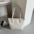 Beige geweven shopper tas voor dames, grote PU lederen schoudertas voor dagelijks gebruik. - Tote Bag (Zonder Hanger) / Wit