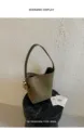 Sac seau tressé vert pour femme, élégant sac à bandoulière sous les bras pour le commuting. - Avec Pendentif / Vert