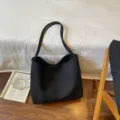 Zwarte geweven schoudertas voor dames in vintagestijl, minimalistische tas voor dagelijks gebruik. - Zwart