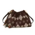Vintage bruine geborduurde schoudertas met kralenhanger, stijlvolle casual crossbody tas. - Met Hanger / koffiekleur