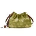 Groene Suède Trekkoord Crossbody Tas met Borduurwerk en Houten Kralen Kwastjesband - Met Hanger / Groen