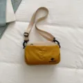 Borsa a tracolla per telefono casual bicolore con tasche multiple e cinghia regolabile. - Kaki