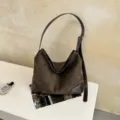 Donkerbruine suède schoudertas, minimalistische casual hobo tas voor dagelijks gebruik. - Zonder hanger / Groen