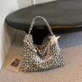 Mit Anhänger / Leopardenweiß