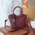 Sac seau tissé bordeaux, élégant sac à bandoulière pour femmes au quotidien chic - Bordeaux