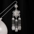Horquilla retro plateada con borla buyao accesorio para hanfu vista de detalle - Estilo Flor Filigrana de Plata Miao Imitación (F734-18)