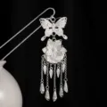 Detalle horquilla de pelo mariposa flor plateada, borla larga accesorio Hanfu. - Estilo de Borla Mariposa de Filigrana (F734-4)