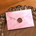Enveloppe texturée en marbre rose avec sceau de cire, ensemble de papeterie vintage élégant. - 1 Enveloppe + 1 Autocollant Sceau de Cire / Rose Nuage Pêche