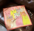 Foulard carre en satin imprime chat de dessin anime colore, leger foulard de 70cm. - 70x70cm / Chat Jaune