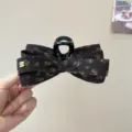 Pince à cheveux nœud multicouche à fleurs rétro, accessoire élégant en tissu pour coiffure. - Pince Nœud Floral Café