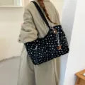 Bolso Tote (Con Colgante De Flor) / Negro
