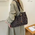 Bolso Tote (Con Colgante De Flor) / Café