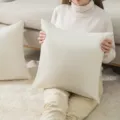 Einfarbiger Kissenbezug quadratischer Sofakissen Deko Kissenhuelle fuer Wohnzimmer beige - 400g Vliesstoff (Passend für 45cm Kissenbezug) / Standard