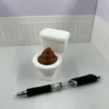 3D gedrucktes Miniatur Toiletten Spielzeug kreatives Kacke Modell lustig Schreibtisch Deko - Toilette Streich Schlüsselanhänger