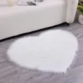 Tapis en fausse fourrure blanche en forme de cœur pelucheux moelleux salon chambre canapé déco - 30*40cm / Blanc