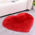 Tapis moelleux en fausse fourrure rouge en forme de coeur, tapis de sol pour salon et chambre. - Rouge Foncé