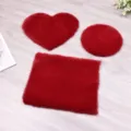 Miniatuur rood pluche tapijtset voor poppenhuis, schattige harige matten in vormen. - Bordeauxrood