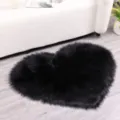 Tapis en fausse fourrure en forme de coeur noir pelucheux doux pour chambre salon tapis - Noir