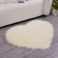 Tapis en fausse fourrure forme cœur nordique, tapis de sol peluche amour chambre. - Beige Clair