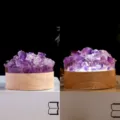 Veilleuse USB en amas de cristal d'améthyste naturelle avec base en bois pour éclairage d'ambiance. - Petit Amas Dent d'Améthyste Lumière Froide