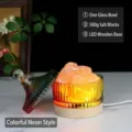Lampara de sal de vidrio colorido con base de madera LED y rocas de sal natural para dormitorio. - Neón Colorido-2
