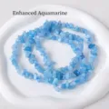 Gros plan de perles en cristal d'aigue-marine bleu clair idéal pour la bijouterie DIY. - Env. 5-8mm/Env. 80cm / Aigue-marine Optimisée