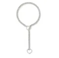 Vue détaillée du collier cravate en acier inoxydable avec maillons et pendentif cœur. - Collier Chaîne Coulissante Cœur / Acier