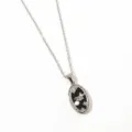 Collier pendentif carte de tarot en acier inoxydable argenté variante de design. - Monde Argent