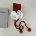 Paraorecchie in morbida lana d'agnello invernale caldo peluche con simpatici pompon - Borgogna
