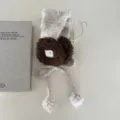 Paraorecchie invernali in soffice lana d'agnello con pon-pon, morbidi scaldino per giornate fredde. - Beige
