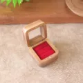Boîte à bague en bois de noyer noir avec une fenêtre transparente et velours rouge - Double Rainure / Bordeaux