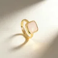Anillo dorado ajustable con una hermosa piedra rosa cuadrada para mujer elegante. - 15# Piedra de luna