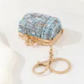 Mini Tweed Münztasche Anhänger mit goldenem Metallverschluss und Schlüsselring für den Alltag. - Hellblau