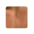 Primer plano detallado del elegante collar Y dorado con cuenta deslizante y barras finas. - Estilo de Cuenta Deslizante y Barra Doble (Estilo 1)