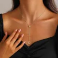 Collar de oro con colgante de letra G y cristal para joyería de moda de mujer. - Letra G