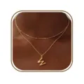 Gouden dubbellaagse letter W hanger ketting detailweergave, minimalistische vintage choker sieraden. - Letter W