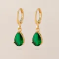 Vergoldete grüne tropfenförmige Zirkonia Ohrringe für Damen elegante Schmuckvariante. - Goldgrün