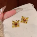 Retro Karamell Bernstein Ohrstecker, elegantes goldenes geometrisches Design für Winter. - Hohlblumen-Stil (A2867 Gold) / Gold