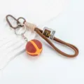 Porte-clés basket-ball sport fan voiture anneau pendentif sac mien beau cadeau - Style de Crochet Entièrement Fonctionnel / Couleur Foncée (Rouge Et Jaune) Avec Sangle Tressée Et Crochet