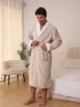 Herren Flanell Bademantel mit Kontrastkragen und Guertel, kuschelige dicke Winterwäsche. - M / Morgenmantel / Aprikose