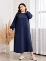 Detailansicht Damen Freizeit lose Zopfmuster langarm Maxipulloverkleid in dunkelblau. - 1XL / Kleider / Marineblau