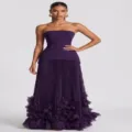 Élégante robe de soirée mauve sans bretelles avec jupe plissée et ourlet floral 3D chic. - XS / Robes / Violet